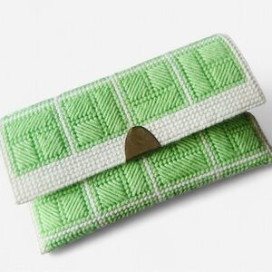 Vintage Plastic Yarn Knit Mint & White Clutch Indie Boho Vibes OOAK